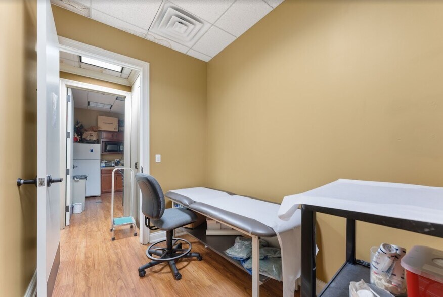 More Photos Of 230 E Ogden Ave, Hinsdale Medical For Sale