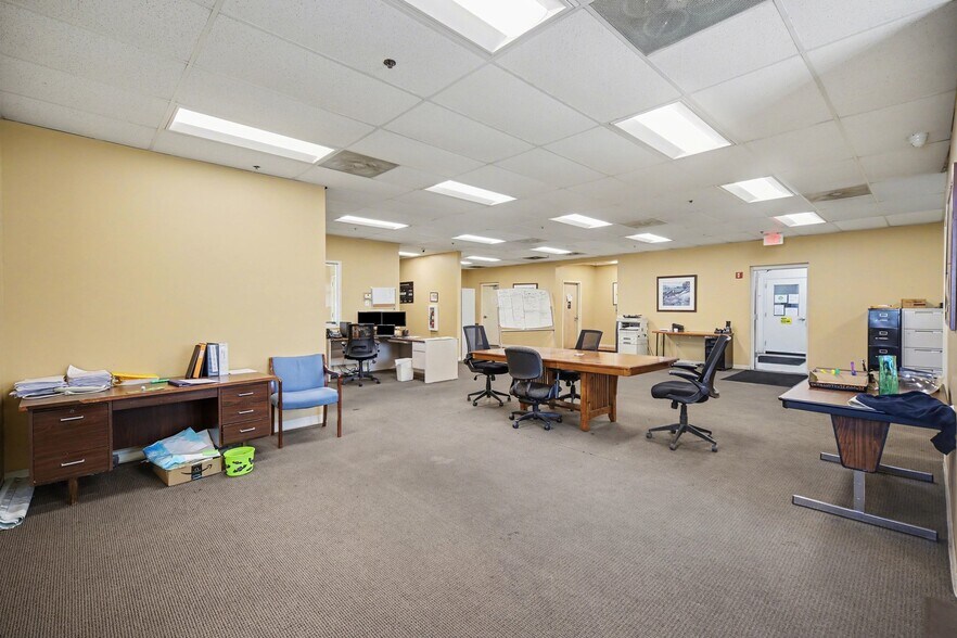 More Photos Of 10810 Withers Cove Park Dr, Charlotte Warehouse For Lease