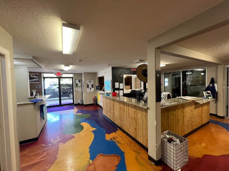 More Photos Of 17155 Old Louetta Rd, Houston Showroom For Sale