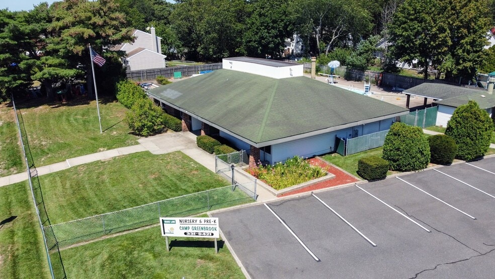 More Photos Of 9-10 Glenmere Ln, Coram General Retail For Sale