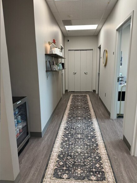 More Photos Of 9501 N Oak Tfwy, Kansas City Medical For Lease