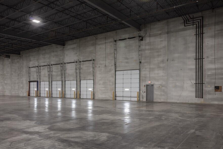More Photos Of 711 Fairview Dr, Dekalb Warehouse For Lease