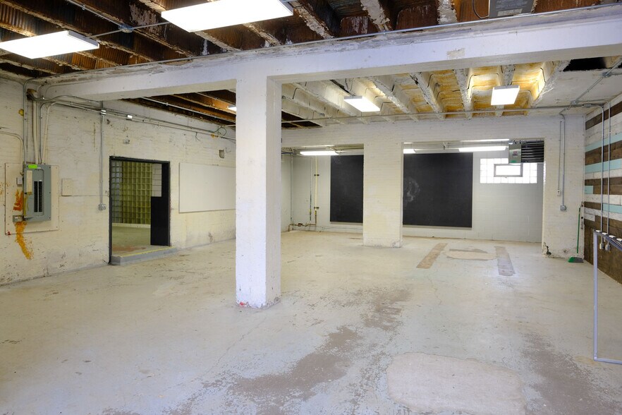 More Photos Of 408 W Main St, Benton Harbor Freestanding For Lease