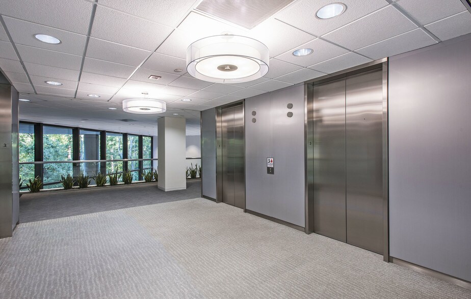 More Photos Of 500 Northridge Rd, Atlanta Office For Lease