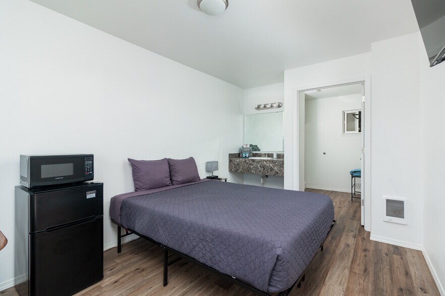 More Photos Of 3510 NE Highway 101, Lincoln City Hotel For Sale