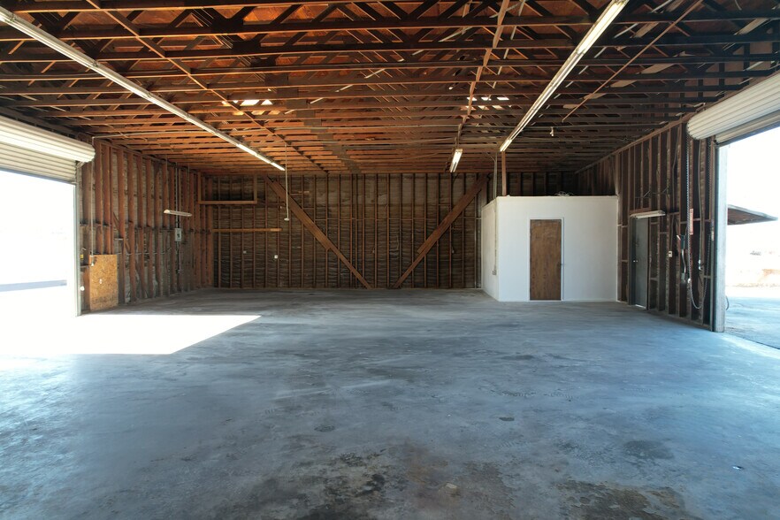 More Photos Of 16788 Smoke Tree St, Hesperia Service For Sale