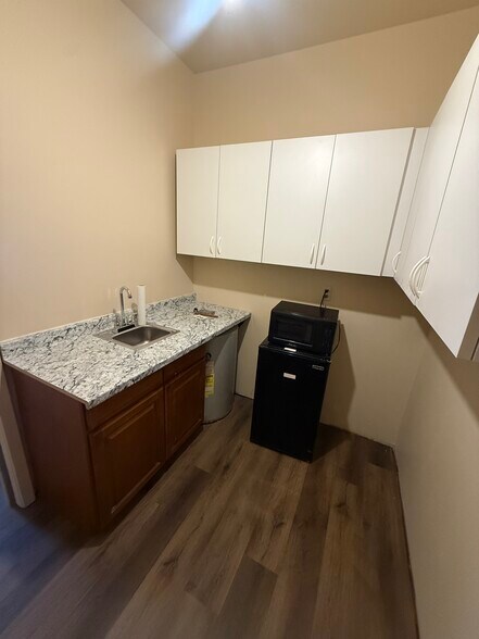 More Photos Of 8535-8537 Phinney Ave N, Seattle Medical For Lease