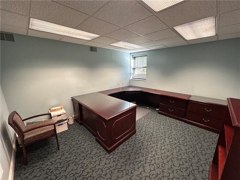 More Photos Of 300 McKnight Park Dr, Pittsburgh Office For Sale