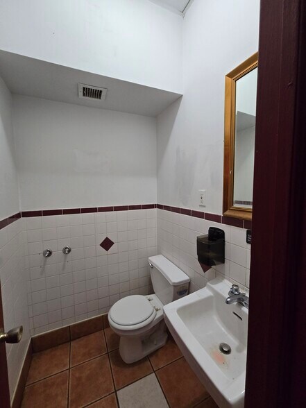 More Photos Of 8219 Queens Blvd, Elmhurst General Retail For Sale