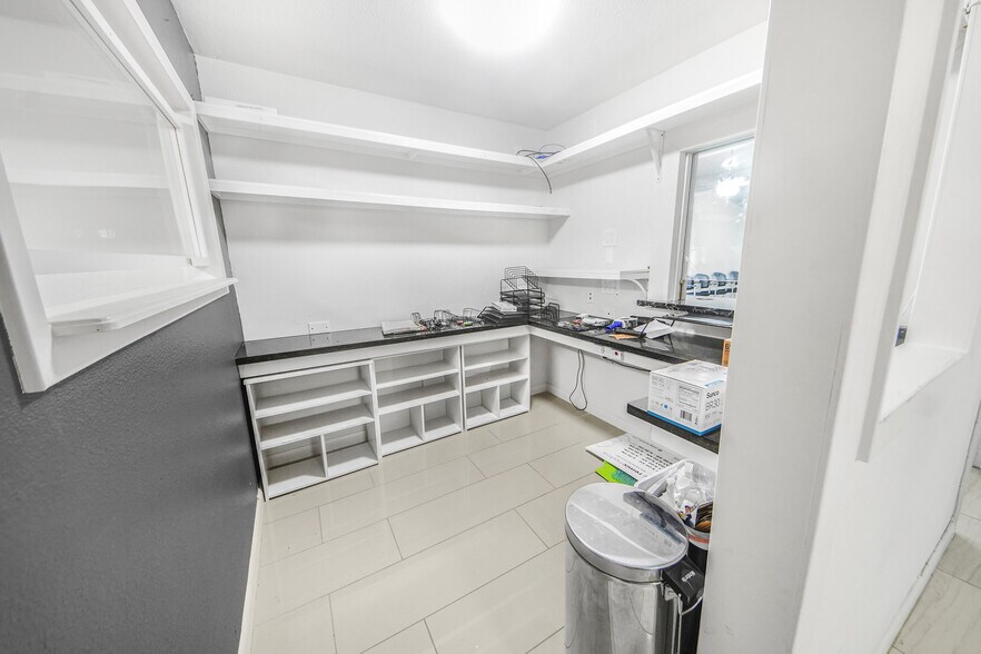 More Photos Of 7030 Bretshire Dr, Houston Medical For Sale