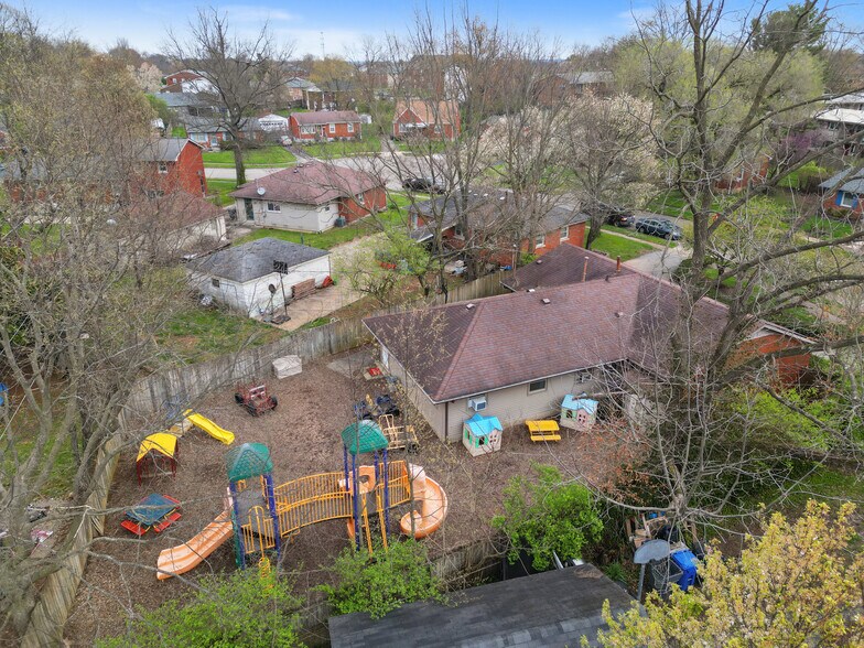 More Photos Of 1896 Courtland Dr, Lexington Daycare Center For Sale