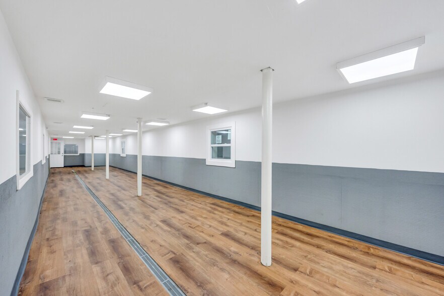 More Photos Of 28 Main St, Hempstead Storefront Retail Residential For Lease