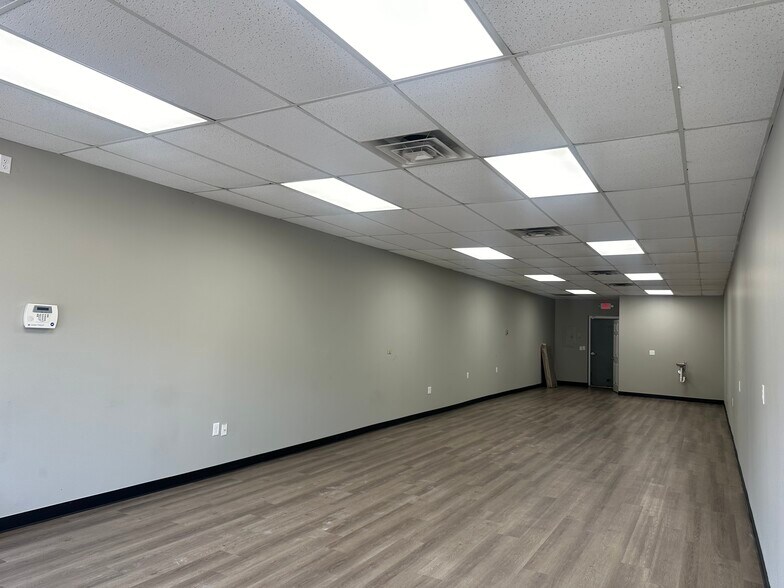 More Photos Of 7041 Highway 64, Memphis Unknown For Lease