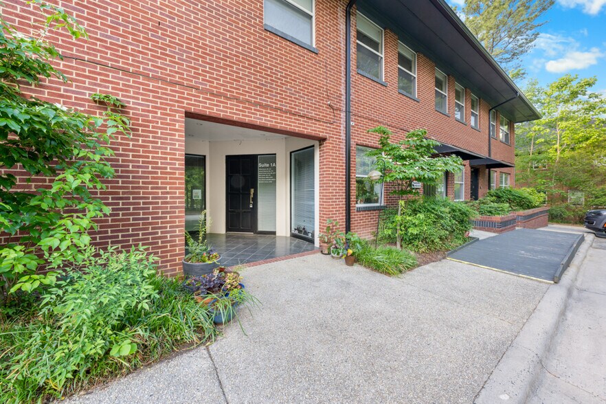 More Photos Of 180 Providence Rd, Chapel Hill Medical For Lease