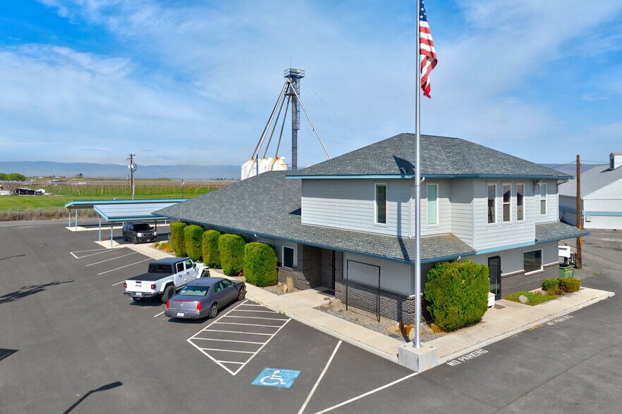 More Photos Of 8031 Branch Rd, Harrah Distribution For Sale