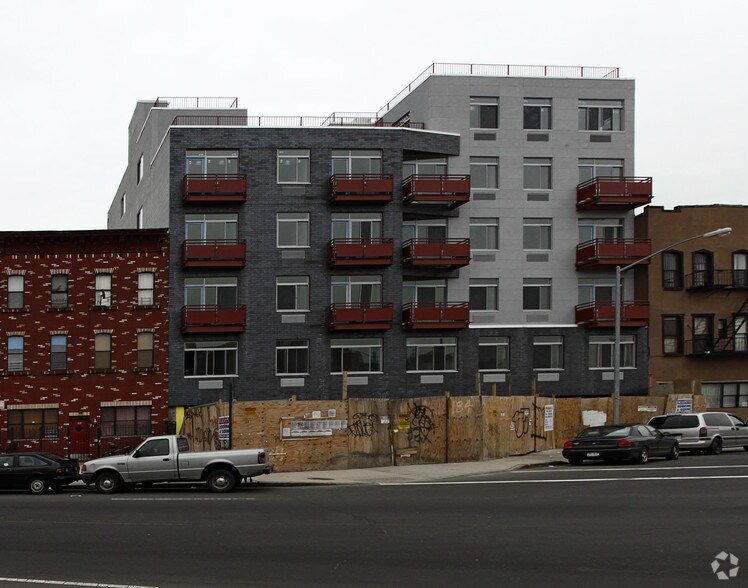 More Photos Of 184 Noll St, Brooklyn Office For Lease