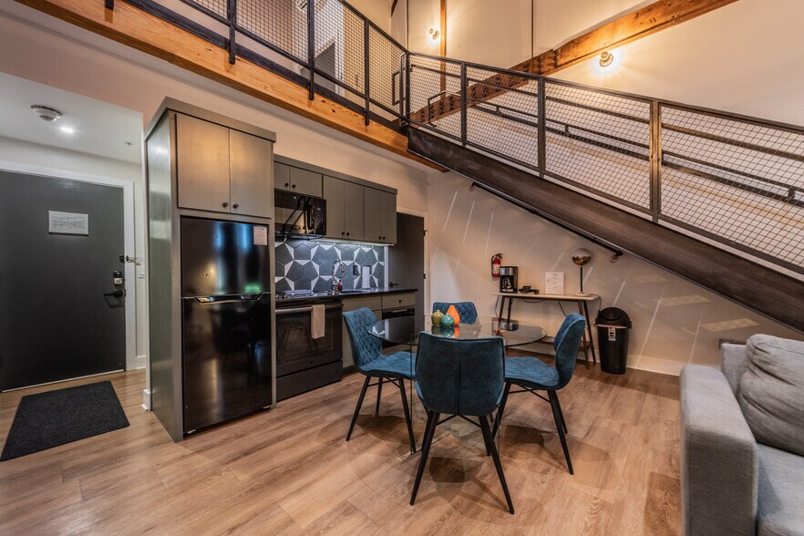 More Photos Of 1405 S Flores St, San Antonio Storefront Retail Residential For Sale