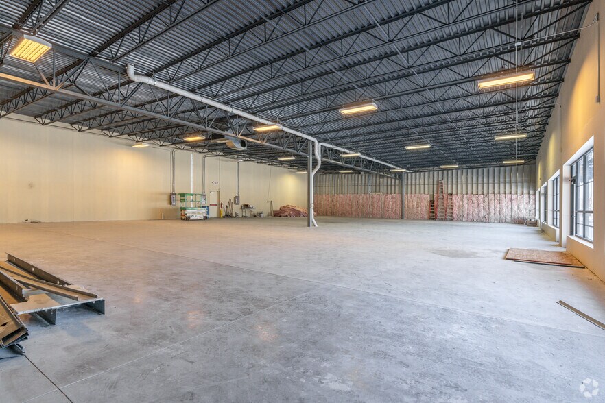 More Photos Of 500-520 N Westhill Blvd, Appleton Storefront Retail Office For Lease