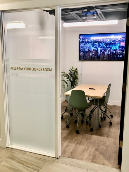 More Photos Of 1035 Pearl St, Boulder Office For Lease