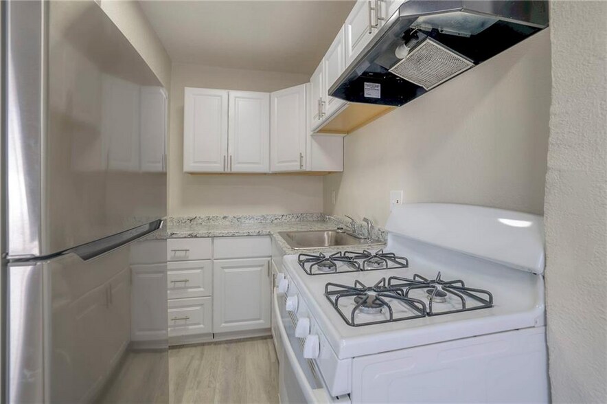 More Photos Of 109 E 40th St, Kansas City Apartments For Sale