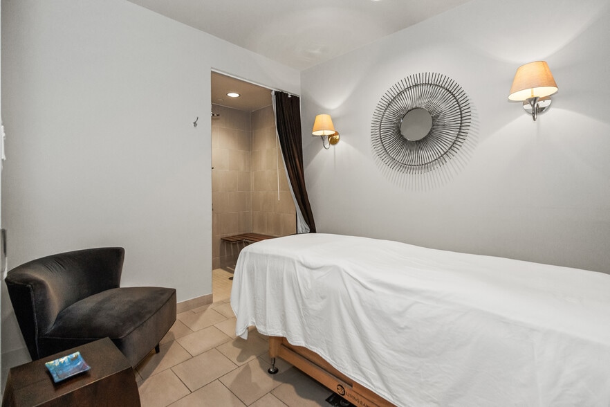 More Photos Of 2300 Chestnut Ave, Glenview Apartments For Sale