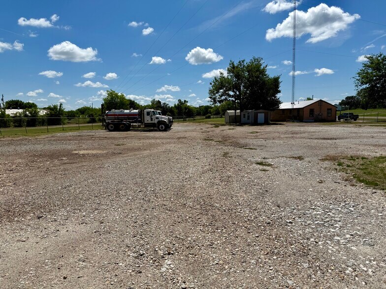 More Photos Of 836 Farm 71 rd, Talco Industrial For Sale