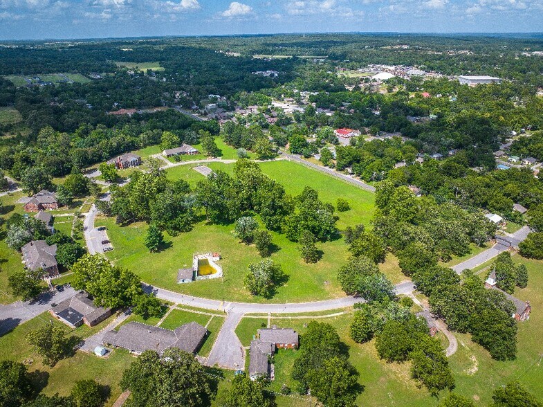 More Photos Of 7 Mathis Park Dr, Tahlequah Dormitory For Sale