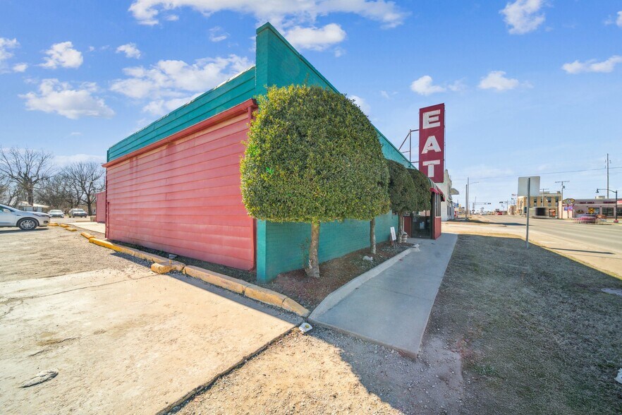 More Photos Of 319 E Illinois Ave, Vinita Restaurant For Sale