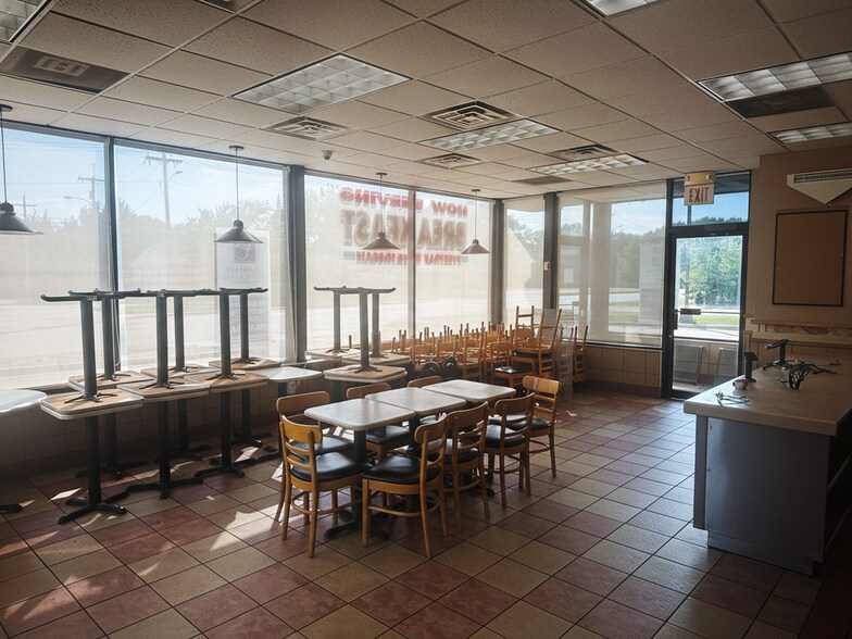 More Photos Of 812 E D St, Hillsboro Fast Food For Sale