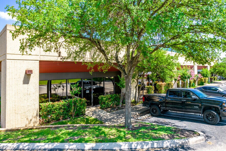 More Photos Of 1006-1030 Central Pky S, San Antonio Office For Lease