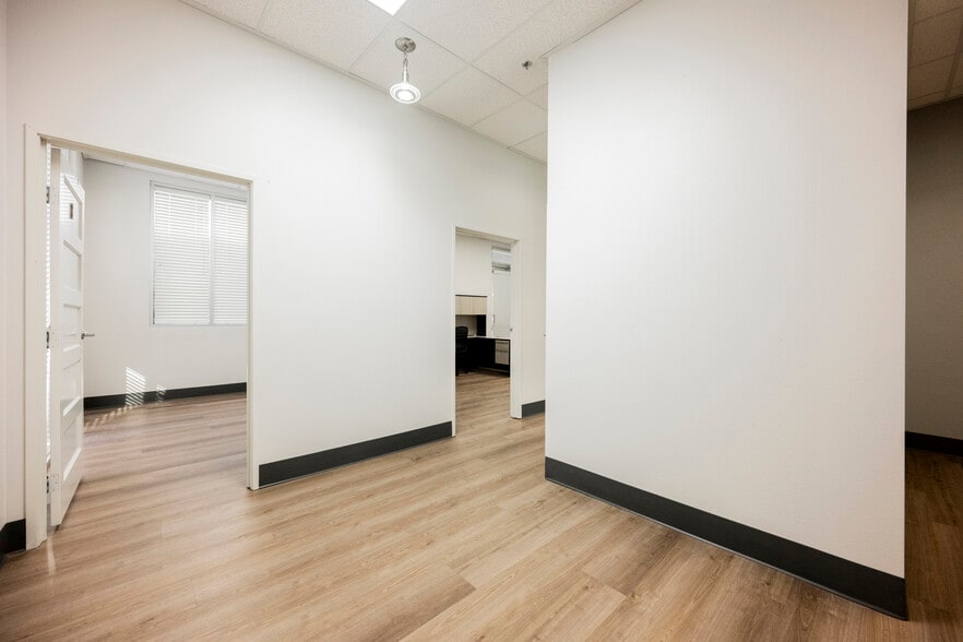 More Photos Of 3680 E Sunset Rd, Las Vegas Office For Sale