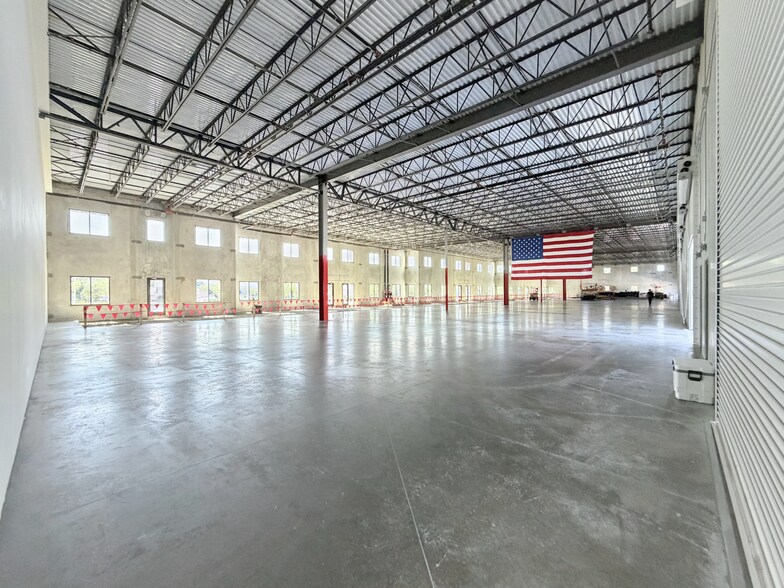 More Photos Of 3929 Pipkin Rd, Lakeland Warehouse For Lease