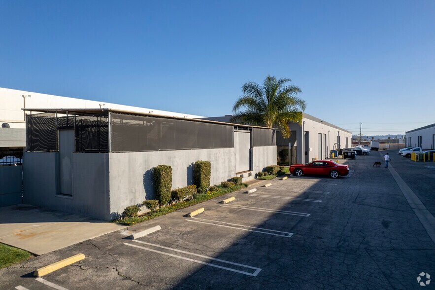 More Photos Of 13006 Saticoy St, North Hollywood Warehouse For Lease