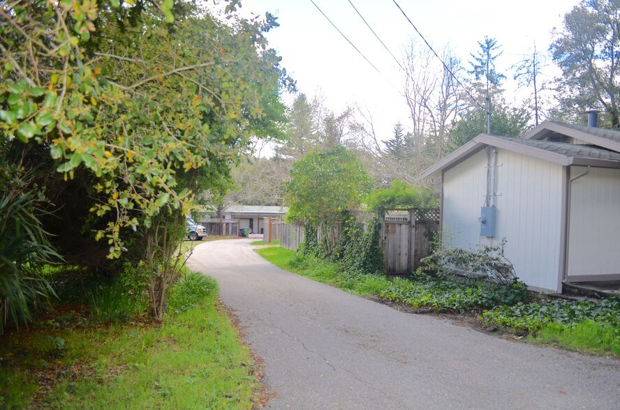 More Photos Of 5800 Valley Dr, Felton Apartments For Sale
