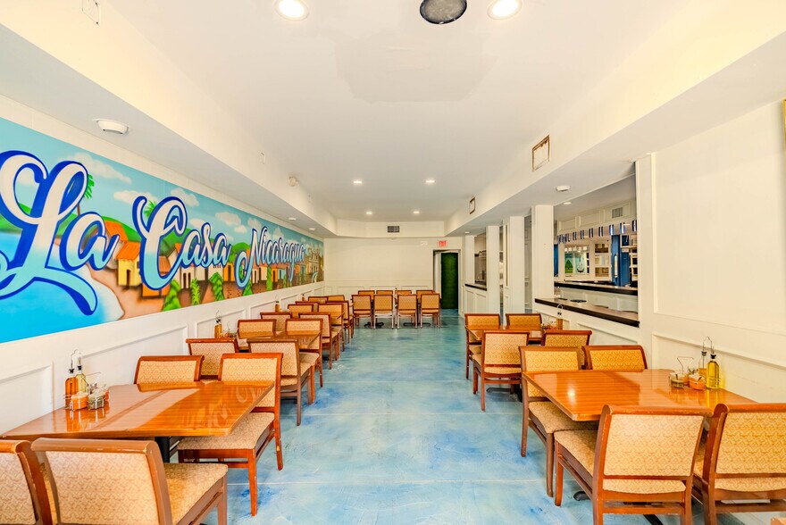 More Photos Of 365 N Royal Poiciana Blvd, Miami Springs Restaurant For Lease