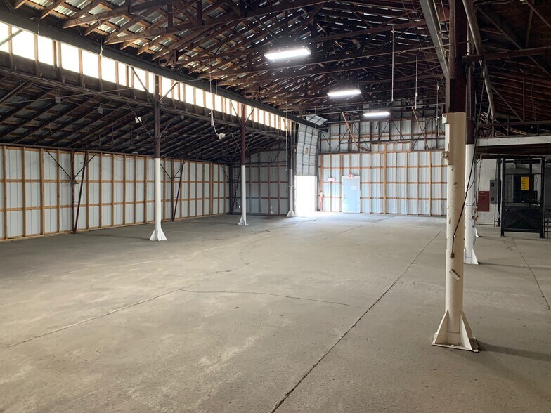 More Photos Of 428-432 Clough St, Bowling Green Warehouse For Lease
