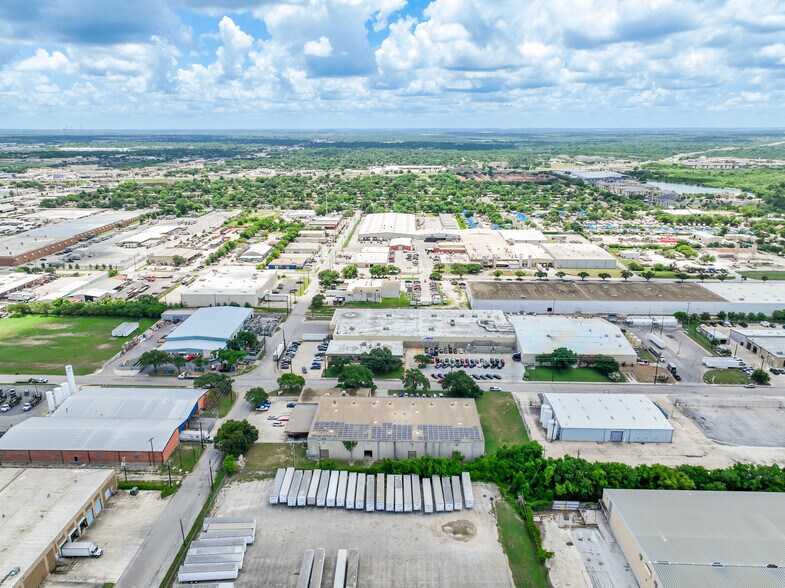More Photos Of 4267 Dividend Rd, San Antonio Warehouse For Sale