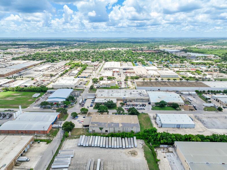 More Photos Of 4267 Dividend Rd, San Antonio Warehouse For Sale