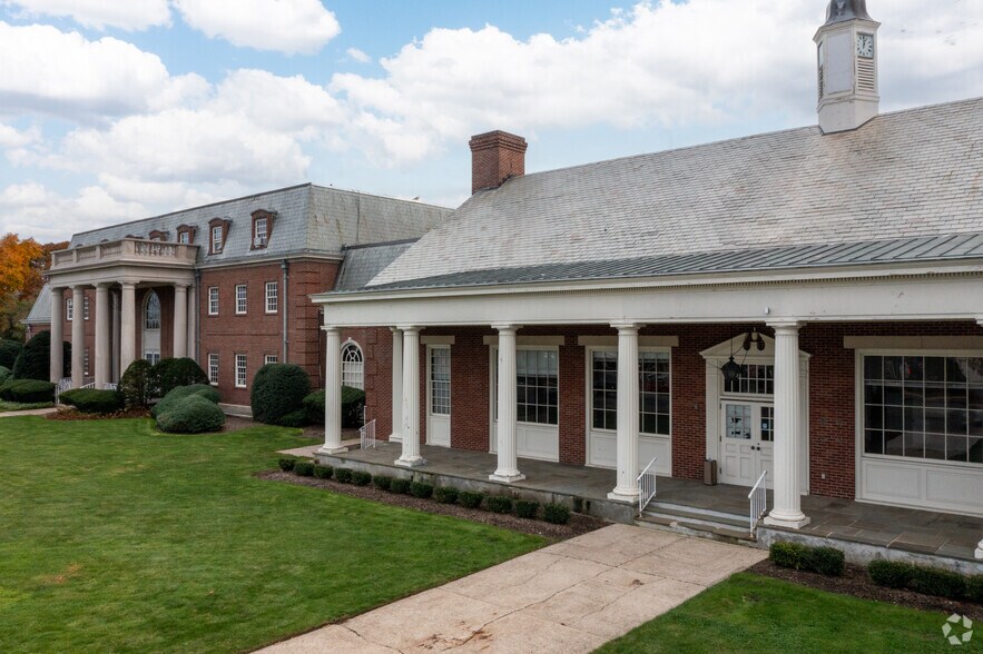 More Photos Of 2100 Middle Country Rd, Centereach Office For Lease