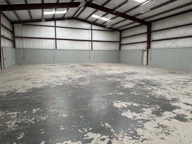 More Photos Of 6355 Boucher Dr, Edmond Showroom For Lease