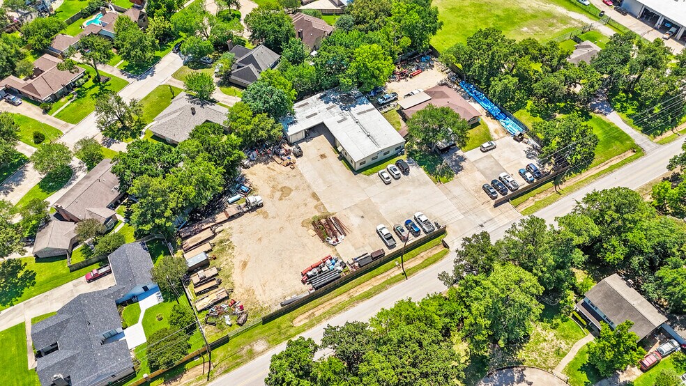 More Photos Of 14250 Schroeder Rd, Houston Warehouse For Lease
