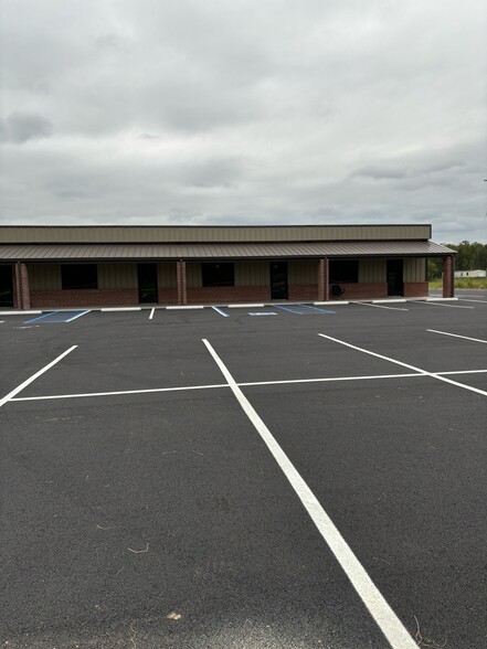 Primary Photo Of 176 Valdosta rd, Lakeland Storefront Retail Office For Lease