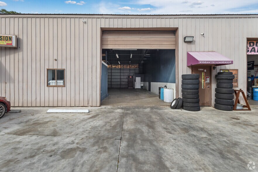 More Photos Of 1566 SE South Niemeyer Cir, Port Saint Lucie Warehouse For Sale