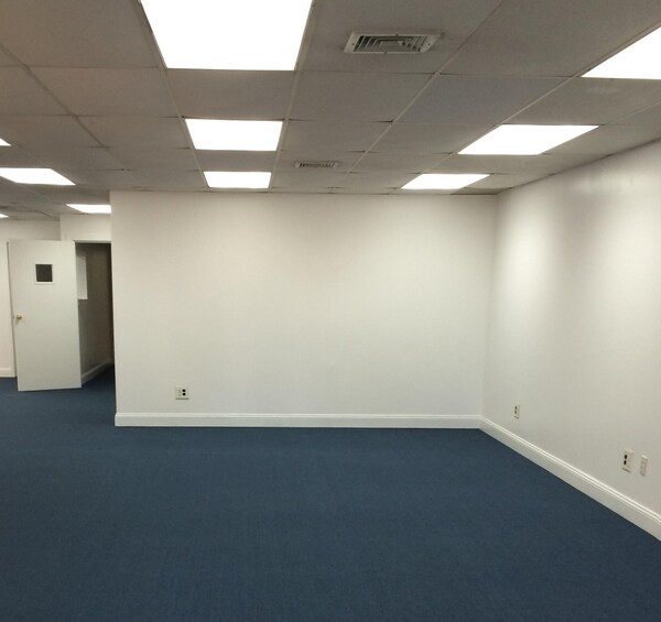 More Photos Of 75 E Jefryn Blvd, Deer Park Warehouse For Sale