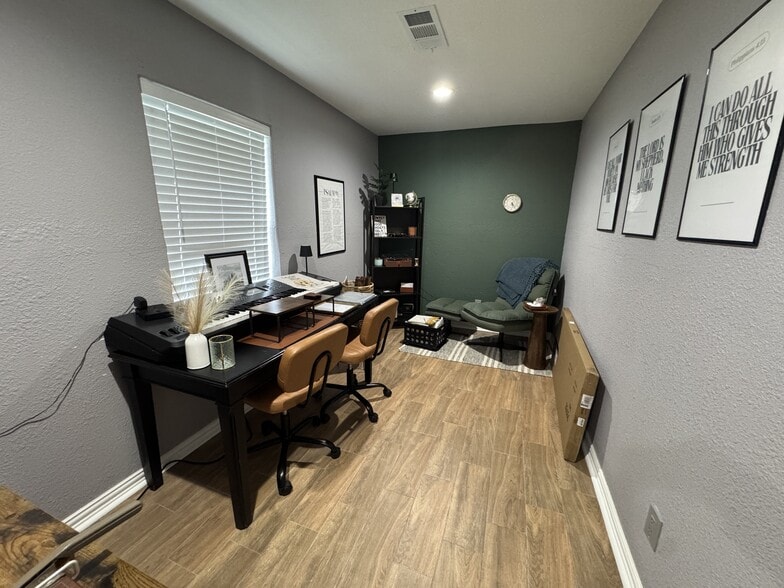 More Photos Of 618 Baca St, Houston Religious Facility For Sale