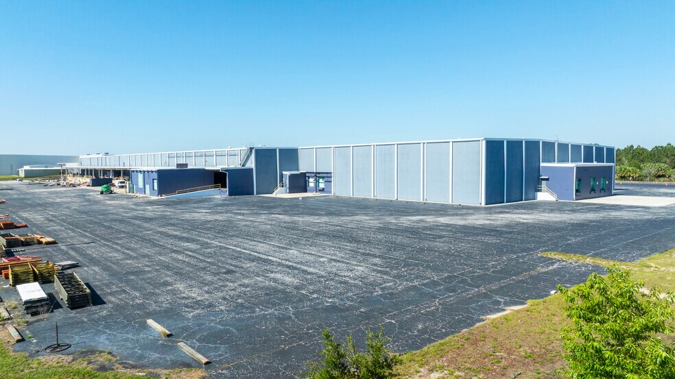 More Photos Of 6045 SE 83rd St, Ocala Distribution For Lease