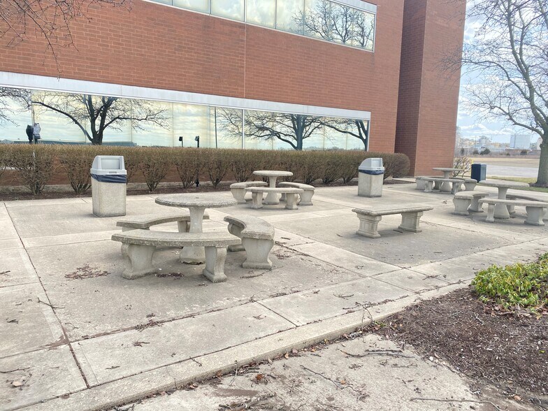 More Photos Of 2633 Campbell Rd, Sidney Office For Sale