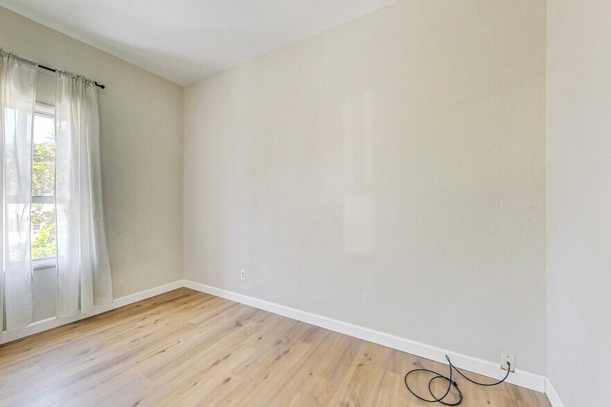 More Photos Of 2811-2815 Telegraph Ave, Berkeley Storefront Retail Residential For Sale