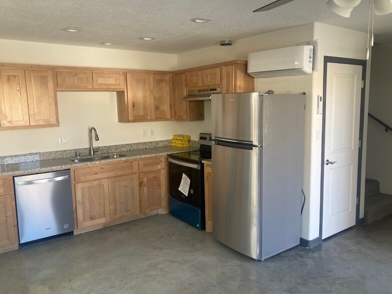 More Photos Of 615 Iron Ave SW, Albuquerque Apartments For Sale