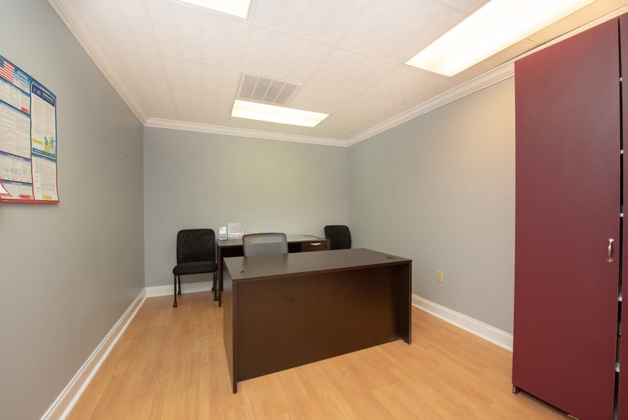 More Photos Of 7430 Tamiami Trl, Sarasota Loft Creative Space For Lease